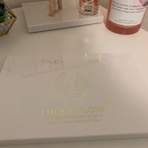 True Luscious ~ Lucky Glow Palette - Picture 2 of 3